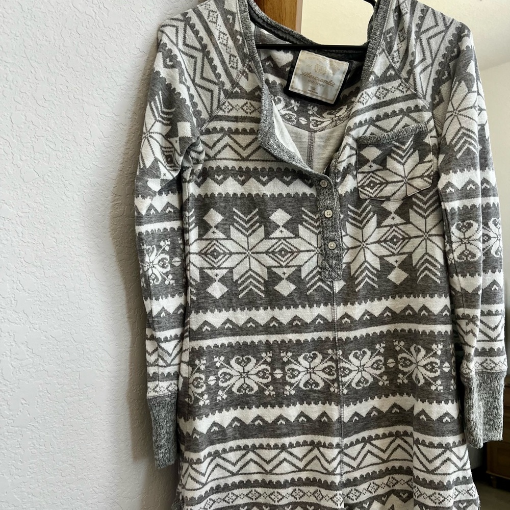 Abercrombie & Fitch Gray Patterned Sleep Romper